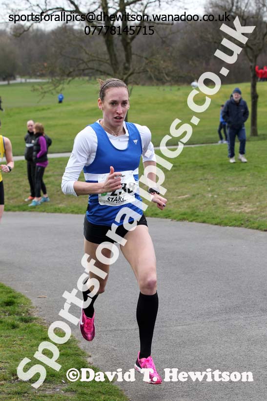 Laura Weightman (Morpeth) 2nd leg of the senior womens 6 stage relay, 2014 Northern 12 and 6 Stage Relays, Heaton Park, Manchester. Photo: David T. Hewitson/Sports for All Pics